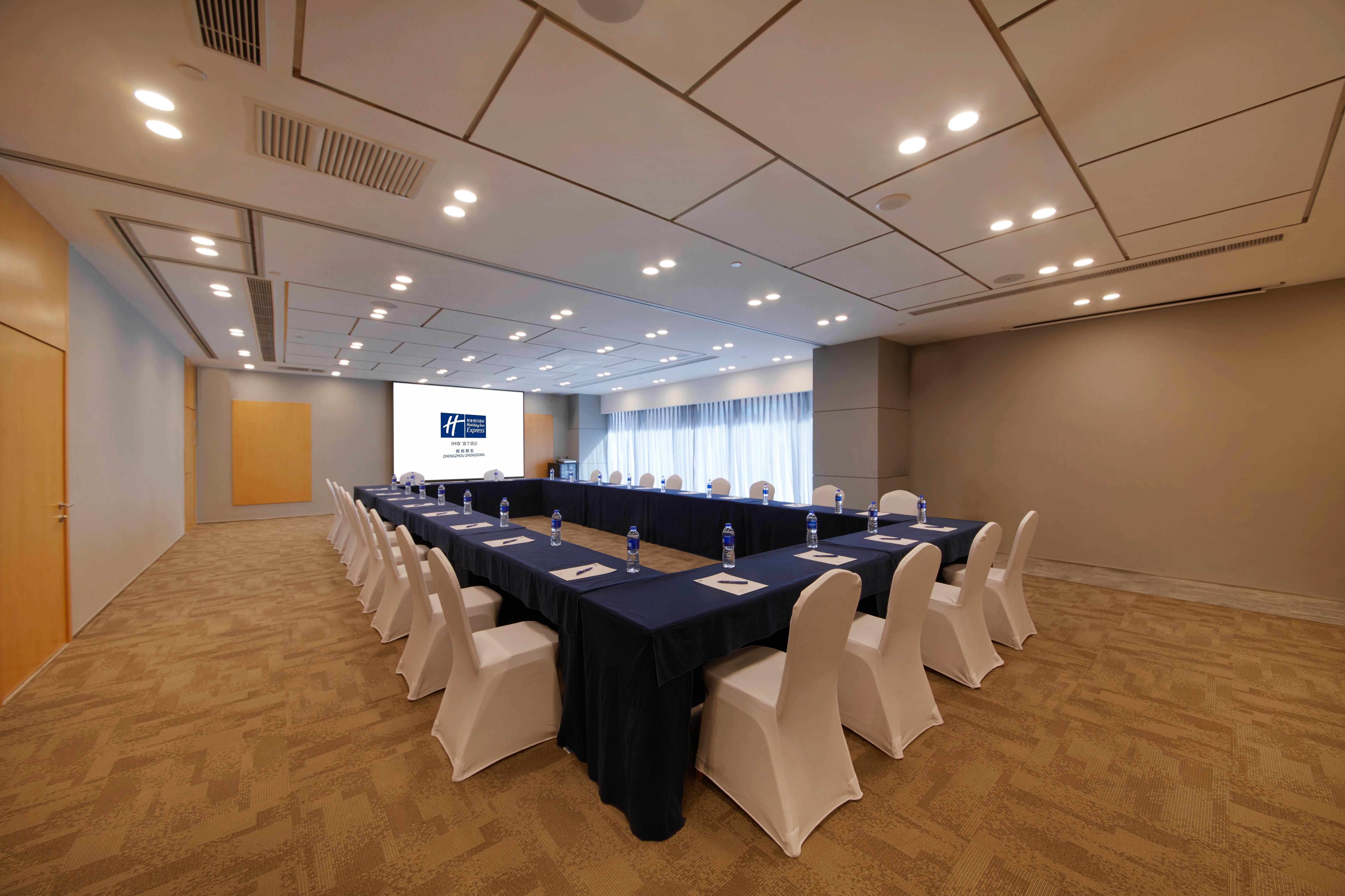 Holiday Inn Express Zhengzhou Zhengdong By Ihg Exterior photo